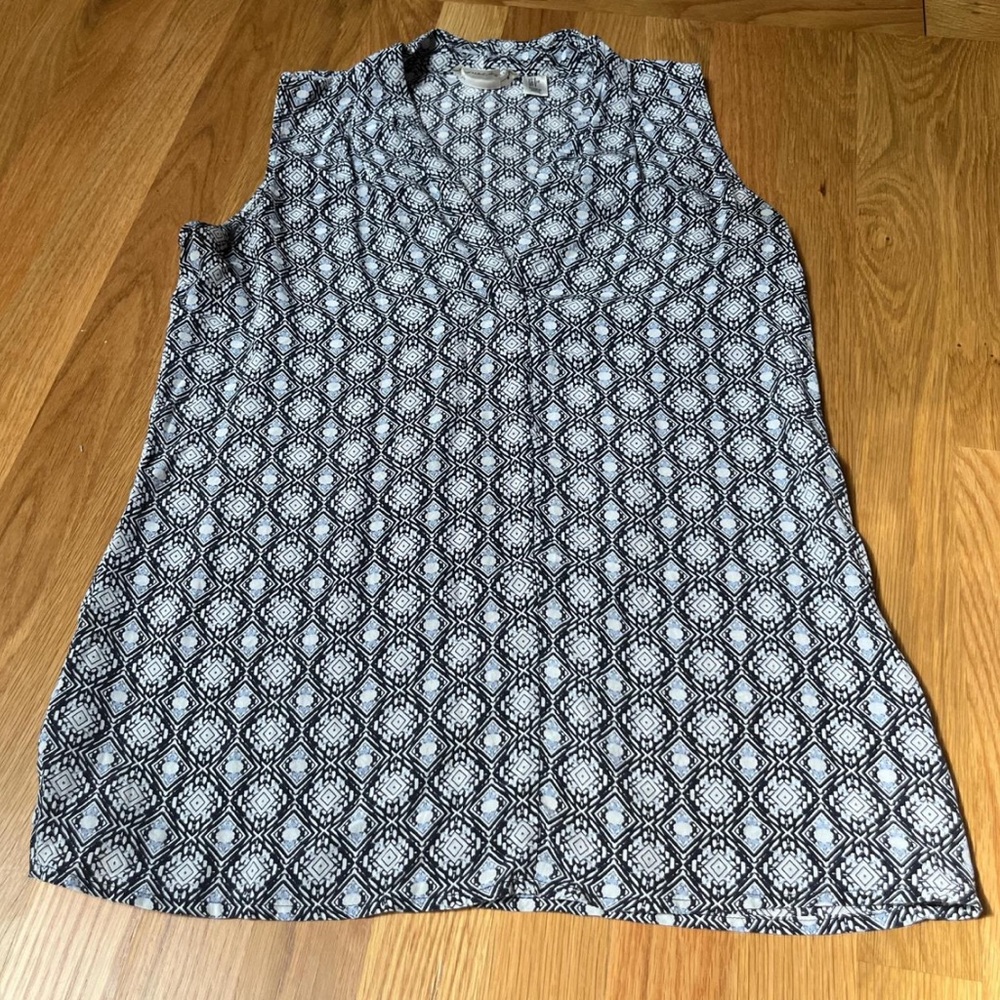 Max Studio Blue and White Sleeveless Blouse